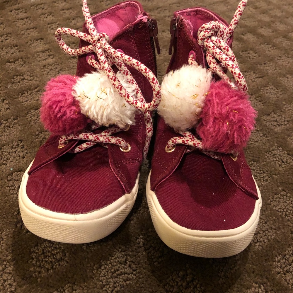 Burgundy high top sneakers with pom poms !
